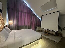 KIN WANDER TÂN PHONG, THE MOONAGE