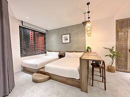 KIN WANDER TÂN PHONG, THE MOONAGE