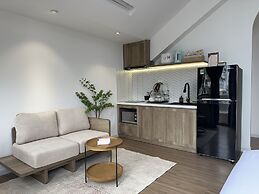 KIN WANDER TÂN PHONG, THE MOONAGE