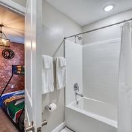 Luxury 5 Bedroom Home for 12 Guests