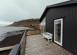 Waterfront Retreat | 2 Br Boathouse