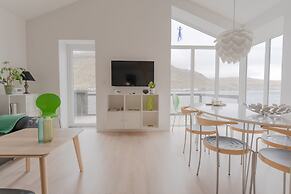 Waterfront Retreat | 2 Br Boathouse