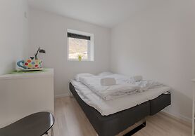 Waterfront Retreat | 2 Br Boathouse