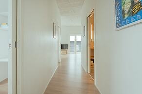 Delightful 2 Bedroom Apt | Balcony | Parking