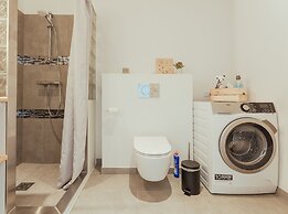 Delightful 2 Bedroom Apt | Balcony | Parking