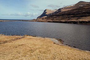 Charming 3 Br Home | Scenic Village | Nature