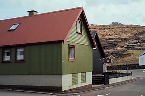 Charming 3 Br Home | Scenic Village | Nature