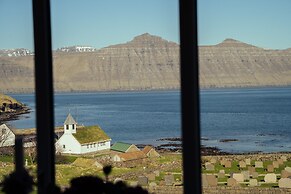 Lovely 4-Br House | Sea View | Nature