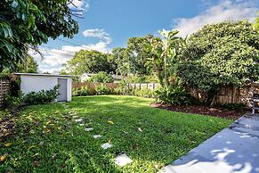 Tropical Oasis Retreat In Oakland Park, Fl 3 Bedroom Home by RedAwning