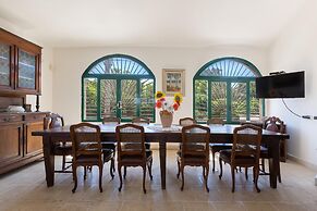 3593 Casina Cazzato by Barbarhouse