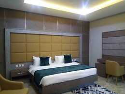 Elegant Hotel & Suites by City Green