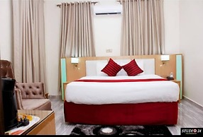 Elegant Hotel & Suites by City Green