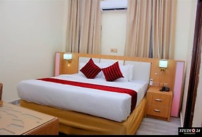 Elegant Hotel & Suites by City Green