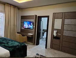 Elegant Hotel & Suites by City Green