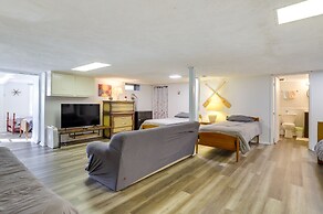 Sister Lakes Cottage w/ Dock & Grill!