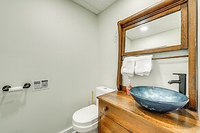 Mountain View Cabin w/ Hot Tub: 27 Mi to Asheville