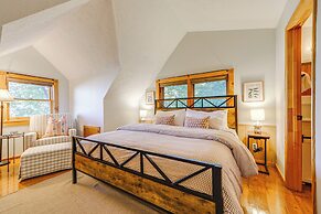 Mountain View Cabin w/ Hot Tub: 27 Mi to Asheville