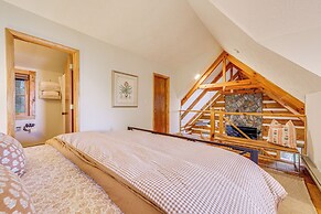 Mountain View Cabin w/ Hot Tub: 27 Mi to Asheville