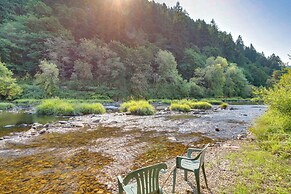 Historic Mapleton Cottage w/ River Views & Hot Tub