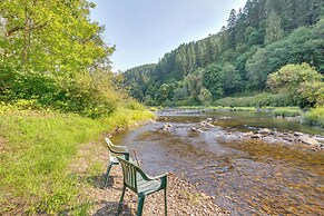 Historic Mapleton Cottage w/ River Views & Hot Tub