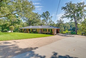 Lakefront Retreat in Jefferson w/ Screened Porch!