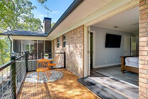 Lakefront Retreat in Jefferson w/ Screened Porch!