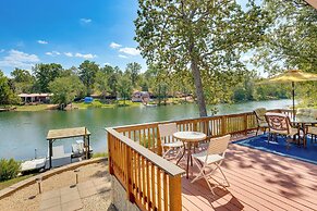 Kilgore Lakefront Home w/ Private Dock & Pier!