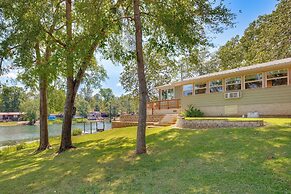 Kilgore Lakefront Home w/ Private Dock & Pier!