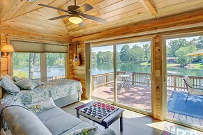 Kilgore Lakefront Home w/ Private Dock & Pier!