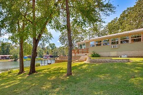 Kilgore Lakefront Home w/ Private Dock & Pier!
