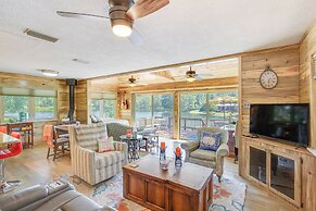 Kilgore Lakefront Home w/ Private Dock & Pier!