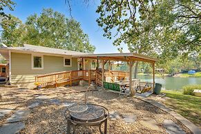 Kilgore Lakefront Home w/ Private Dock & Pier!