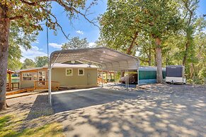 Kilgore Lakefront Home w/ Private Dock & Pier!