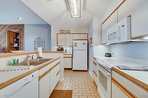 Ski-in/ski-out Wintergreen Resort Condo w/ Patio!