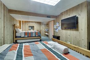 Ski-in/ski-out Wintergreen Resort Condo w/ Patio!