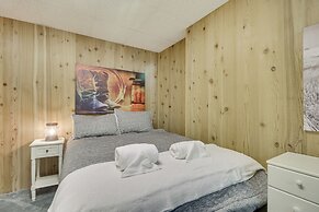 Ski-in/ski-out Wintergreen Resort Condo w/ Patio!