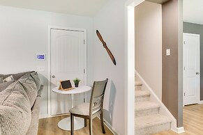 'vibe Villa' w/ Backyard ~ 8 Mi to Shaw Afb!