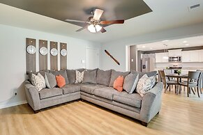 'vibe Villa' w/ Backyard ~ 8 Mi to Shaw Afb!