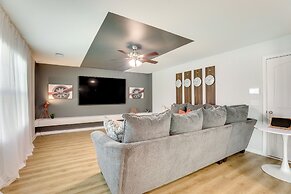 'vibe Villa' w/ Backyard ~ 8 Mi to Shaw Afb!