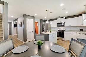 'vibe Villa' w/ Backyard ~ 8 Mi to Shaw Afb!