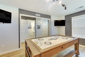 'vibe Villa' w/ Backyard ~ 8 Mi to Shaw Afb!
