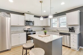 'vibe Villa' w/ Backyard ~ 8 Mi to Shaw Afb!