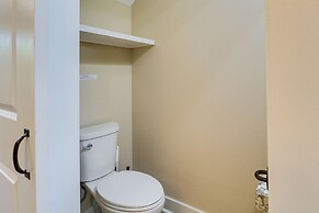 Spacious D'iberville Townhome Near Beach & Casino!