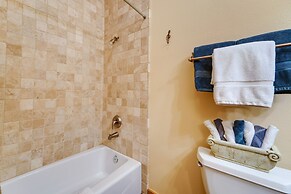 Boulders Truckee Condo Near Donner Lake + Skiing!