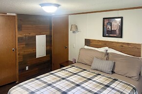 Creekfront Max Meadows Mobile Home With Deck!