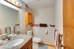 Spacious Family Home: 11 Mi to Dtwn Minneapolis!