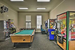 Kissimmee Condo: Community Perks, 10 Mi to Disney!