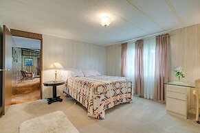 Cozy Salmon Home w/ Mountain Views & River Access