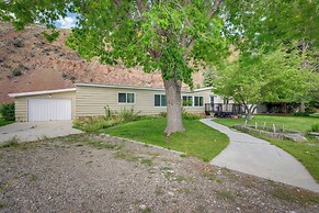 Cozy Salmon Home w/ Mountain Views & River Access