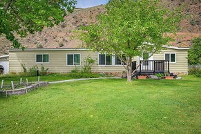 Cozy Salmon Home w/ Mountain Views & River Access